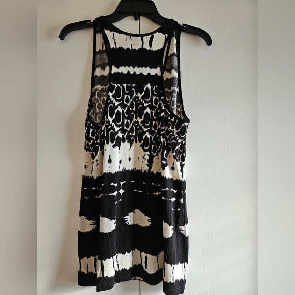 NWT Karen Kane Tank Top Black White Geometric Design Racerback Size XL - Picture 4 of 7
